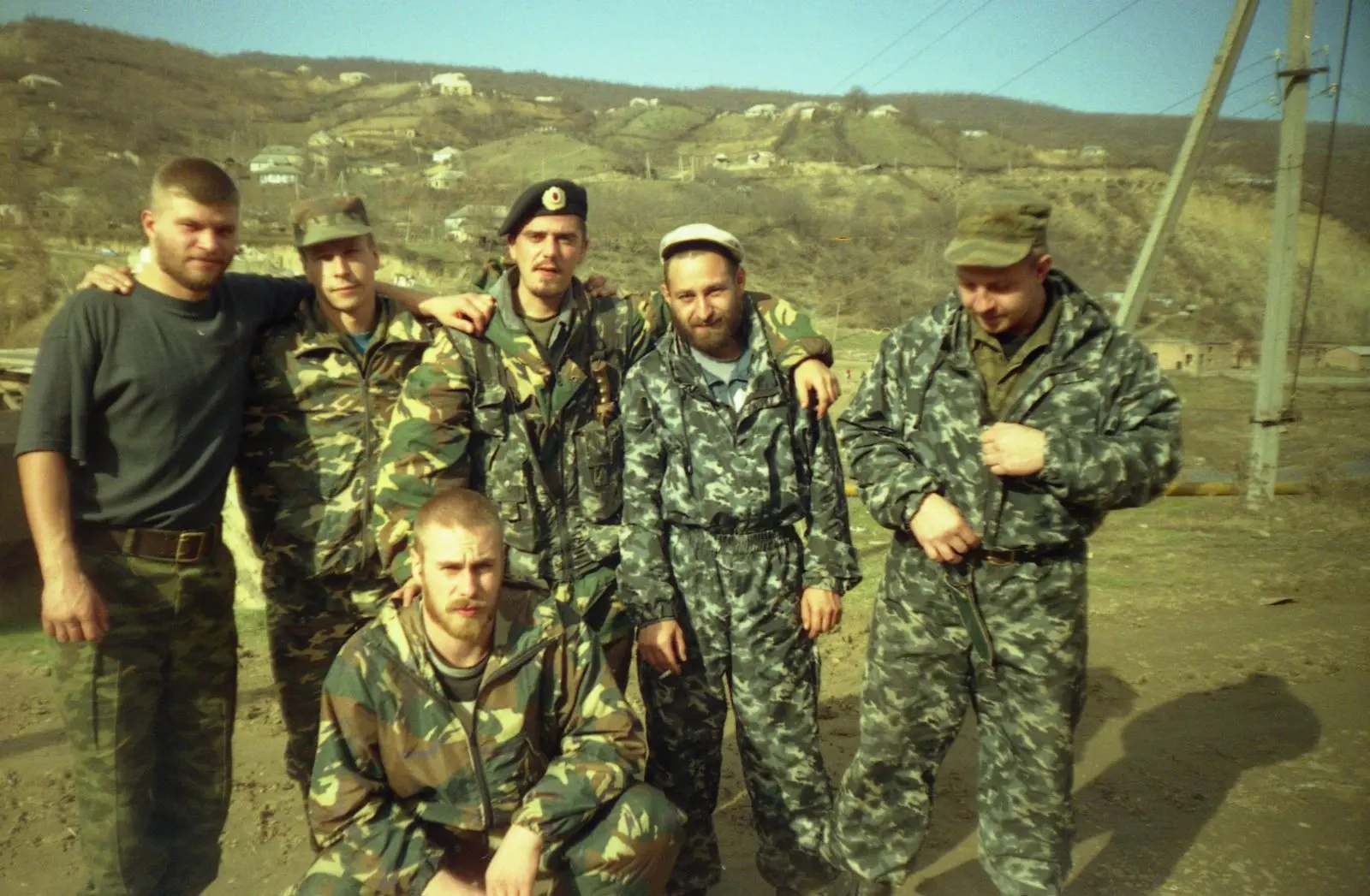 Дмитрий Флорин (в центре), Чечня, Ножай-Юрт, 2001 год (фото из архива автора)
