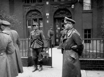 КРЕБС ОТВЕТИЛ, ЧТО ГИТЛЕР ЗАСТРЕЛИЛСЯ В БЕРЛИНЕ, А ТРУП СОЖЖЕН СОГЛАСНО ЗАВЕЩАНИЮ - Совершенно Секретно КРЕБС ОТВЕТИЛ, ЧТО ГИТЛЕР ЗАСТРЕЛИЛСЯ В БЕРЛИНЕ, А ТРУП СОЖЖЕН СОГЛАСНО ЗАВЕЩАНИЮ - Совершенно Секретно