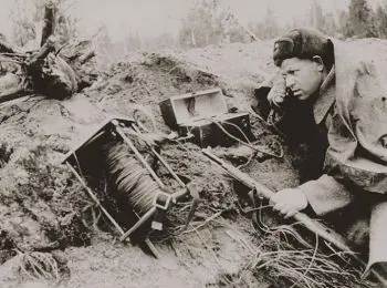 «В РУКИ ВРАГА ПОПАДАЮТ СОВЕРШЕННО СЕКРЕТНЫЕ СВЕДЕНИЯ…» - Совершенно Секретно «В РУКИ ВРАГА ПОПАДАЮТ СОВЕРШЕННО СЕКРЕТНЫЕ СВЕДЕНИЯ…» - Совершенно Секретно