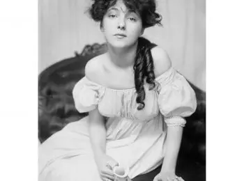 ДЕВУШКА НА КАЧЕЛЯХ - Совершенно Секретно ДЕВУШКА НА КАЧЕЛЯХ - Совершенно Секретно