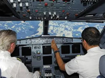 А ЗАТЕМ ДВИГАТЕЛЬ ЗАГОРЕЛСЯ - Совершенно Секретно А ЗАТЕМ ДВИГАТЕЛЬ ЗАГОРЕЛСЯ - Совершенно Секретно