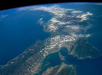 СОПРОТИВЛЕНИЕ БЫЛО БЫ БЕСПОЛЕЗНЫМ КРОВОПРОЛИТИЕМ - Совершенно Секретно СОПРОТИВЛЕНИЕ БЫЛО БЫ БЕСПОЛЕЗНЫМ КРОВОПРОЛИТИЕМ - Совершенно Секретно