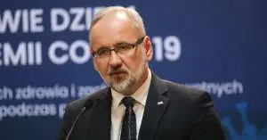 Экс-главу минздрава Польши запинали ногами. Ему припомнили антиковидные ограничения Экс-главу минздрава Польши запинали ногами. Ему припомнили антиковидные ограничения