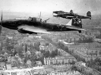 ПЕРВЫЕ СОВЕТСКИЕ БОМБАРДИРОВКИ БЕРЛИНА - Совершенно Секретно ПЕРВЫЕ СОВЕТСКИЕ БОМБАРДИРОВКИ БЕРЛИНА - Совершенно Секретно