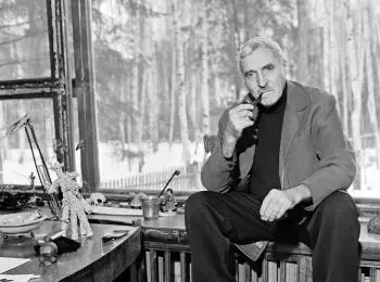 ГЛАВНОЕ ПОЛЕ КОНСТАНТИНА СИМОНОВА - Совершенно Секретно ГЛАВНОЕ ПОЛЕ КОНСТАНТИНА СИМОНОВА - Совершенно Секретно