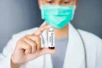 Первая вакцина против COVID-19 выпущена в гражданский оборот Первая вакцина против COVID-19 выпущена в гражданский оборот