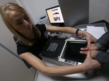 СКВОЗЬ ПАЛЬЦЫ - Совершенно Секретно СКВОЗЬ ПАЛЬЦЫ - Совершенно Секретно