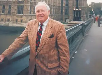 Разведчик в бурных водах культуры - Совершенно Секретно