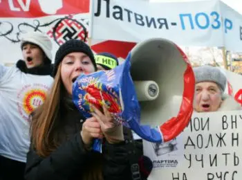ЗА СПИНОЙ У БОЛЬШИНСТВА - Совершенно Секретно ЗА СПИНОЙ У БОЛЬШИНСТВА - Совершенно Секретно