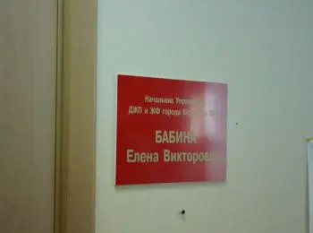 жители выселяемого общежития московского завода «салют» заблокировали автомобиль чиновницы - Сайт Газеты «Совершенно Секретно»