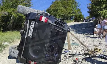 Туристический УАЗ перевернулся на горной дороге в Сочи. Пятеро пострадали Туристический УАЗ перевернулся на горной дороге в Сочи. Пятеро пострадали