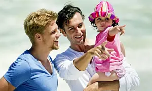 Выросшая в гей-семье канадка рассказала, почему ЛГБТ-лобби угрожает традиционным ценностям Выросшая в гей-семье канадка рассказала, почему ЛГБТ-лобби угрожает традиционным ценностям