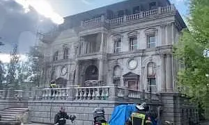 Мигранты заселились в подмосковный особняк беглого олигарха и сожгли его Мигранты заселились в подмосковный особняк беглого олигарха и сожгли его