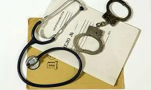 Врач частной клиники заочно признала здоровую 16-летнюю девочку умалишенной