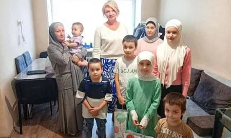 Чиновники из ХМАО бесплатно собрали детей мигрантов в школу Чиновники из ХМАО бесплатно собрали детей мигрантов в школу