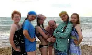 69-летнего преподавателя художественной школы осудили на 11 лет за домогательства к ученицам  69-летнего преподавателя художественной школы осудили на 11 лет за домогательства к ученицам