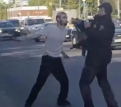 в москве таджик с ножом и «коктейлем молотова» напал на полицейских - Сайт Газеты «Совершенно Секретно» в москве таджик с ножом и «коктейлем молотова» напал на полицейских - Сайт Газеты «Совершенно Секретно»