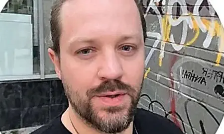 В Новосибирске группу Black Sonic Pearls ограбили во время репетиции В Новосибирске группу Black Sonic Pearls ограбили во время репетиции