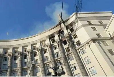 киев под ударом: пожар в здании кабмина и тысяча «гераней» - Сайт Газеты «Совершенно Секретно» киев под ударом: пожар в здании кабмина и тысяча «гераней» - Сайт Газеты «Совершенно Секретно»