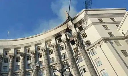 Киев под ударом: пожар в здании кабмина и тысяча «Гераней» Киев под ударом: пожар в здании кабмина и тысяча «Гераней»
