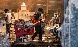 «ФЛЭШРОБ» ЛИШАЕТ АМЕРИКАНЦЕВ РИТЕЙЛА «ФЛЭШРОБ» ЛИШАЕТ АМЕРИКАНЦЕВ РИТЕЙЛА