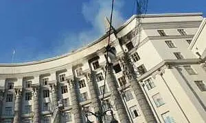 Киев под ударом: пожар в здании кабмина и тысяча «Гераней» Киев под ударом: пожар в здании кабмина и тысяча «Гераней»