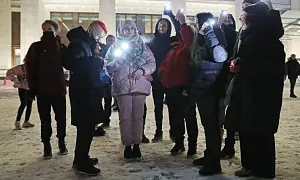 Фонариками помахали, да и разошлись Фонариками помахали, да и разошлись