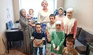 Чиновники из ХМАО бесплатно собрали детей мигрантов в школу Чиновники из ХМАО бесплатно собрали детей мигрантов в школу