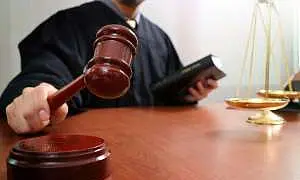 Экс-полковникам таможенной службы назначили девять лет колонии за взятку Экс-полковникам таможенной службы назначили девять лет колонии за взятку