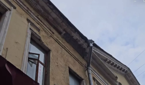 Фасад здания обрушился на Китай-городе в Москве