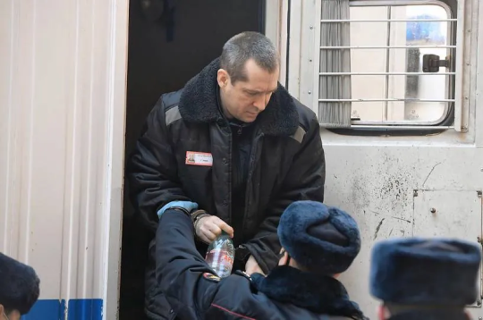 «КРАСНАЯ ЗОНА» ДЛЯ «ЗОЛОТОГО ПОЛКОВНИКА» - Совершенно Секретно «КРАСНАЯ ЗОНА» ДЛЯ «ЗОЛОТОГО ПОЛКОВНИКА» - Совершенно Секретно