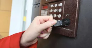 Мошенники придумали новую схему обмана под видом смены кода домофона