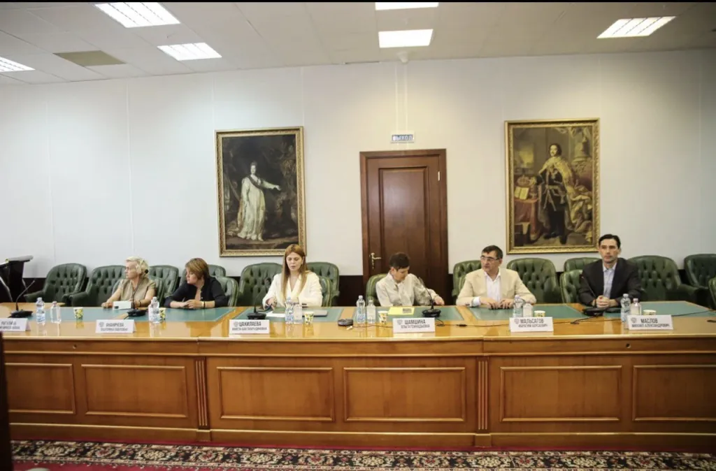 кластер 3.webp Круглый стол