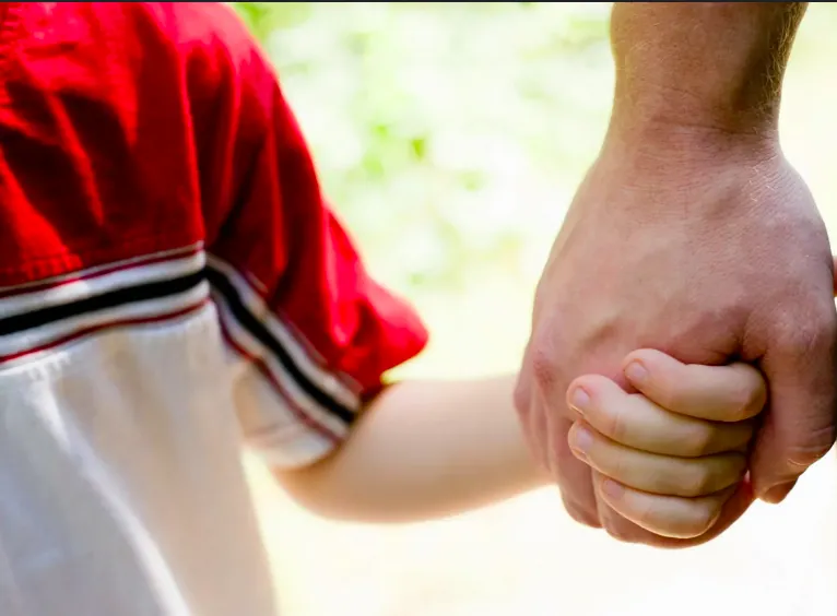 руки.webp рука отца