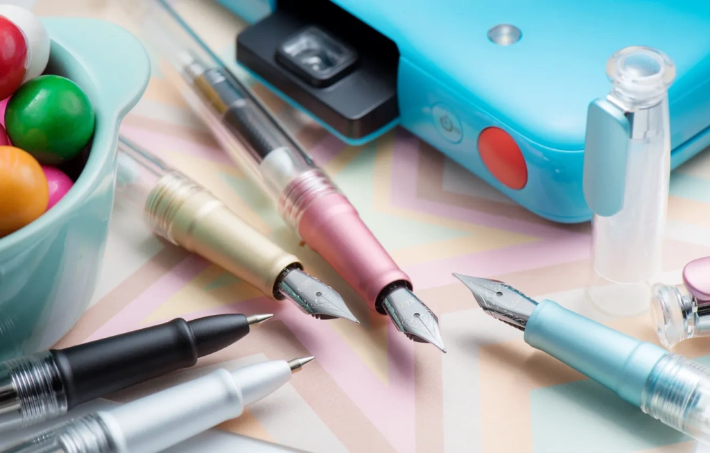 ruchki-pero-kancelyariya.webp ruchki-pero-kancelyariya.webp