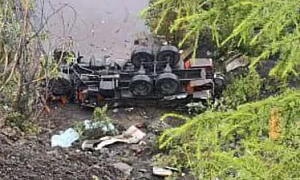 Машина с вахтовиками съехала с обрыва в Якутии, погибли 13 человек