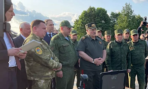 &quot;Нужен человек с ружьем&quot;. Лукашенко выступил против &quot;излишнего&quot; увлечения БПЛА