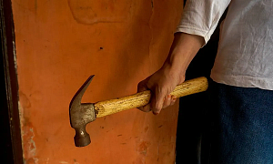 В Подмосковье подросток избил двух девочек молотком по голове 