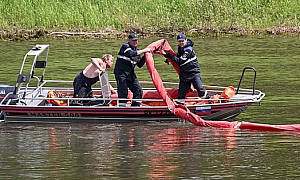 Второй за месяц выброс нефтепродуктов произошел на Енисее при подъеме судна