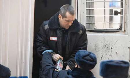 «КРАСНАЯ ЗОНА» ДЛЯ «ЗОЛОТОГО ПОЛКОВНИКА» «КРАСНАЯ ЗОНА» ДЛЯ «ЗОЛОТОГО ПОЛКОВНИКА»