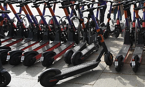 Власти Елабуги и Благовещенска ввели полный запрет на прокат самокатов