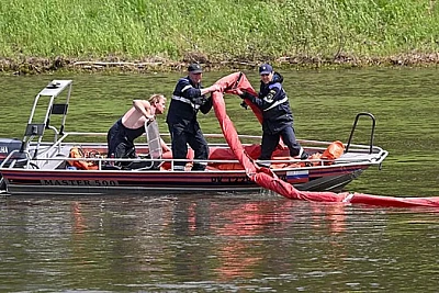 второй за месяц выброс нефтепродуктов произошел на енисее при подъеме судна - Сайт Газеты «Совершенно Секретно»